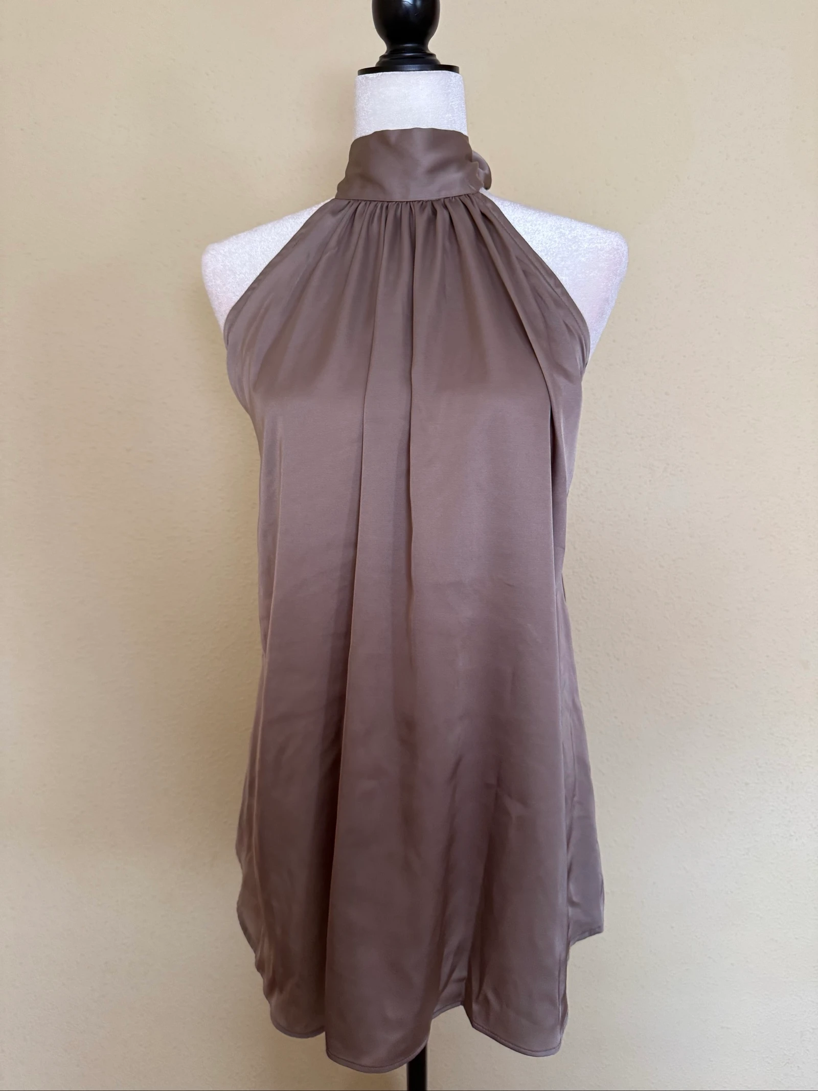 Elegant champagnekleurige jurk – photo 2